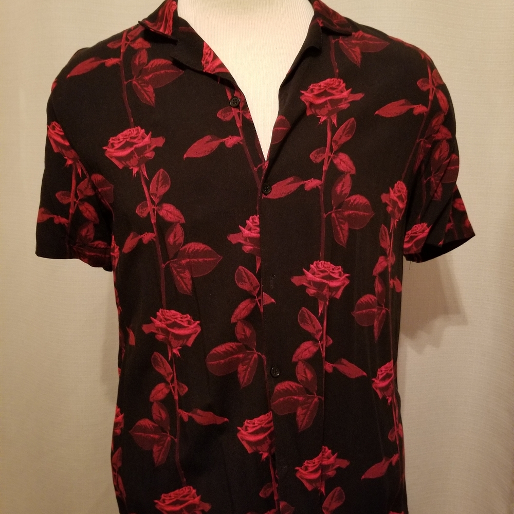 Forever 21 short sleeve  printed  red rose